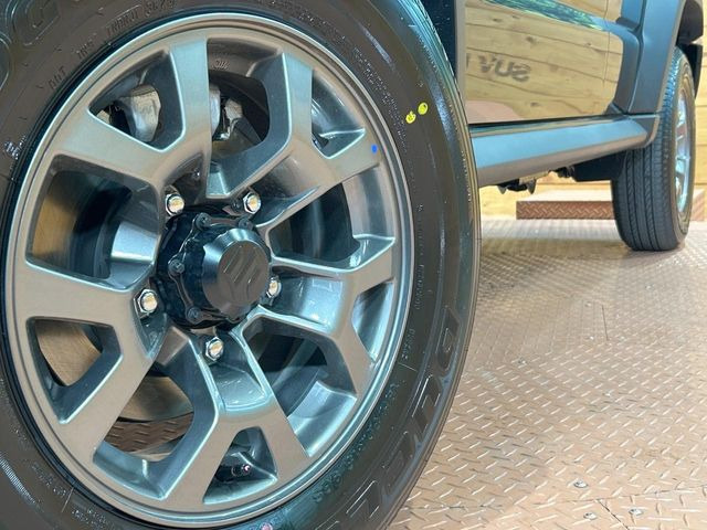 �y����15�C���`�A���~�z�C�[���z�O�ςɃ}�b�`���������A���~�z�C�[���𑕒����Ă���܂��B�e��ЊO�A���~�z�C�[����A�X�^�b�h���X�^�C�����戵�����Ă���܂��B���񂲑��k����������