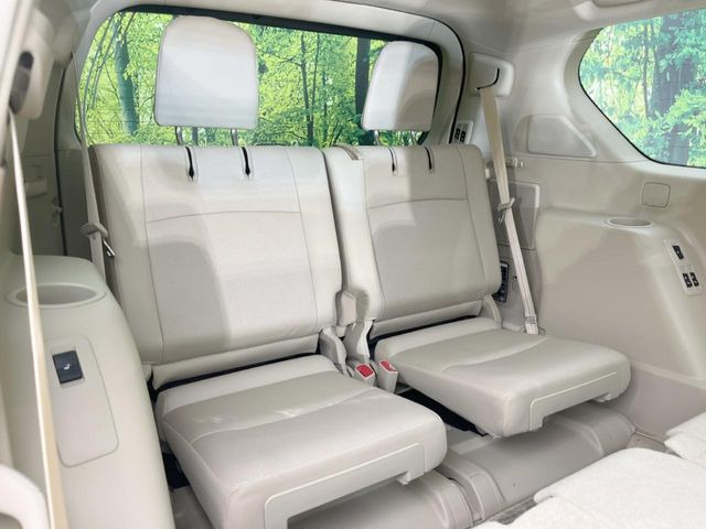 3列目シートはもちろん状態良好☆大人でもゆったりと座って頂けますので、大人数でのお出かけもラクラクです♪ご家族で、気の知れた仲間で、ドライブに行くのが楽しみですね♪