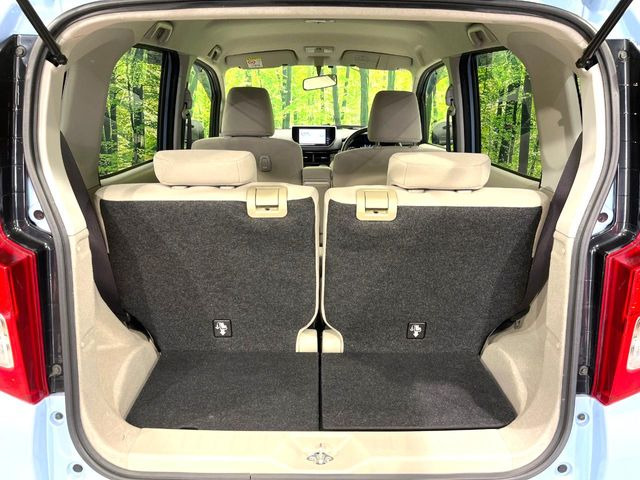 ���i�̂���������ʋ΁A���}���ɏ\���ȉ׎��X�y�[�X���m�ۂ��Ă���܂��B�Z�J���h�V�[�g��|���ƁA�傫�ȉו��̐ύڂ��\�ł���