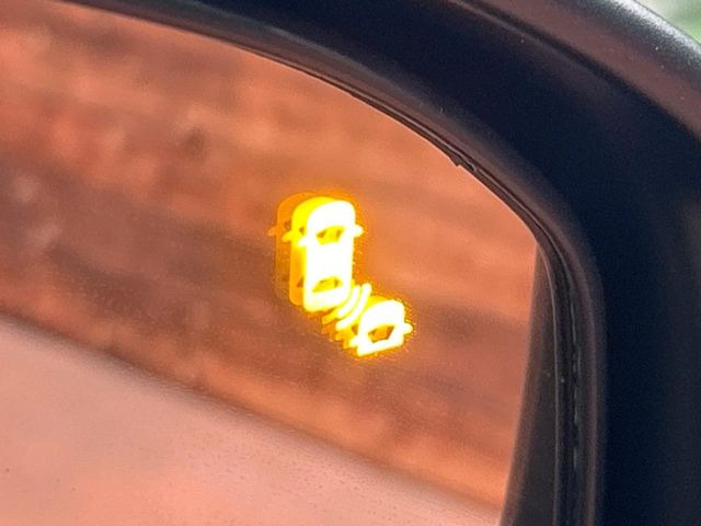 �y�u���C���h�X�|�b�g�C���t�H���[�V�����z���s���A�h�A�~���[�̎��p�ɂȂ�₷���ӏ��Ɍ㑱�Ԃ��ڋ߂���ƃT�C�h�~���[�t�߂Ɍx����\���A�h���C�o�[�ɒ��ӊ��N�����Ă���܂��B