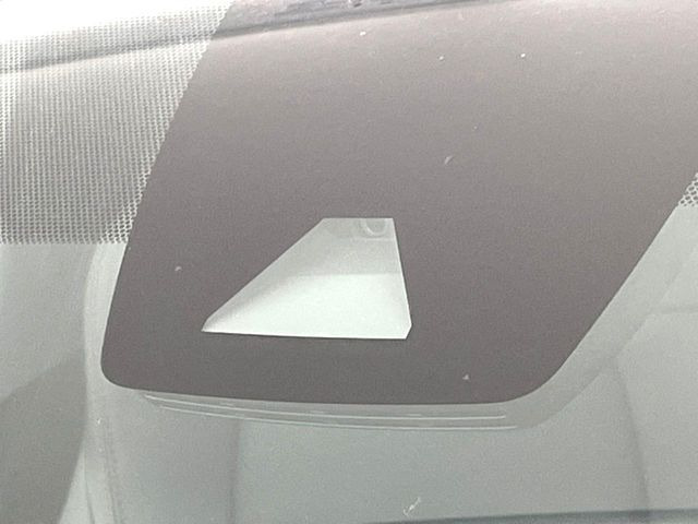 【トヨタセーフティセンス】走行中に前方の車両等を認識し、衝突しそうな時は警報とブレーキで衝突回避と被害軽減をアシスト。より安全にドライブをお楽しみいただけます。