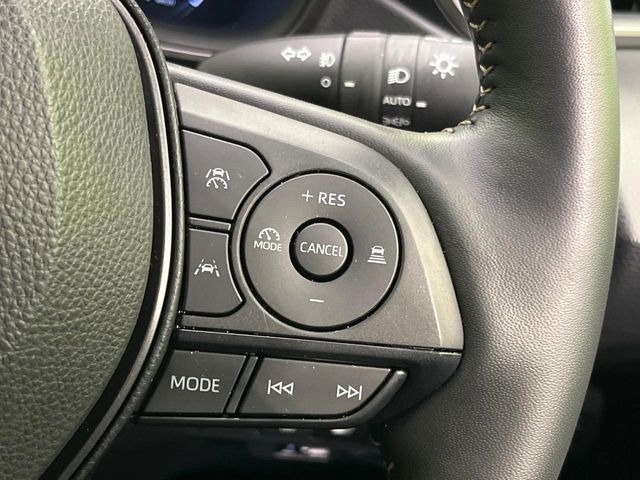 【レーダークルーズコントロール】高速道路での長距離走行が楽に!!自動で速度を保つクルーズコントロールが、衝突軽減システムと連携し、前方の車両を感知して車間を保つように速度調節してくれます!!