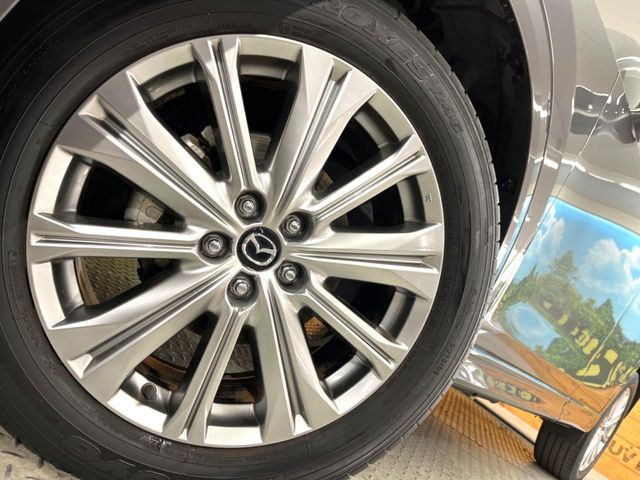 �y����19�C���`�A���~�z�C�[���z�O�ςɃ}�b�`���������A���~�z�C�[���𑕒����Ă���܂��B�e��ЊO�A���~�z�C�[����A�X�^�b�h���X�^�C�����戵�����Ă���܂��B���񂲑��k����������