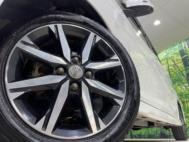 �y����15�C���`�A���~�z�C�[���z�O�ςɃ}�b�`���������A���~�z�C�[���𑕒����Ă���܂��B�e��ЊO�A���~�z�C�[����A�X�^�b�h���X�^�C�����戵�����Ă���܂��B���񂲑��k����������