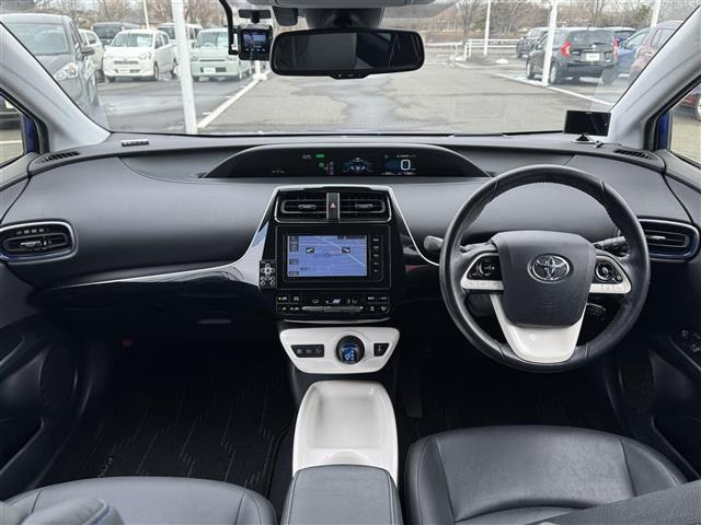 プリウス1.8 A ツーリングセレクション E-Four 4WD