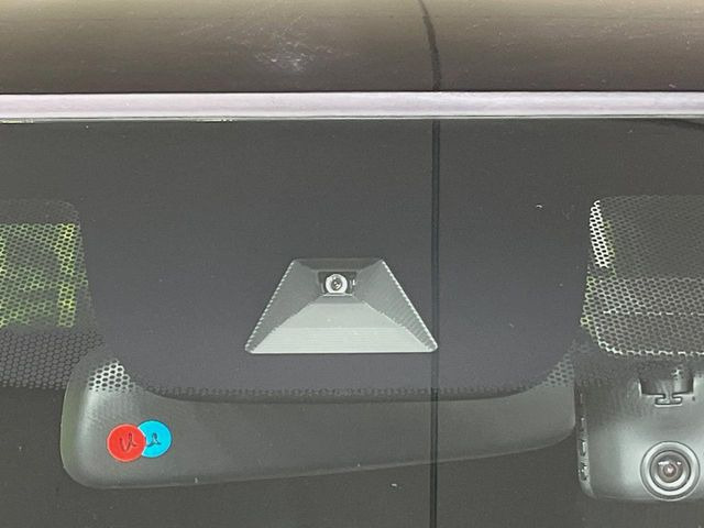 �y�z���_�Z���V���O�z���s���ɑO���̎ԗ�����F�����A�Փ˂������Ȏ��͌x��ƃu���[�L�ŏՓˉ���Ɣ�Q�y�����A�V�X�g�B�����S�Ƀh���C�u�����y���݂��������܂��B