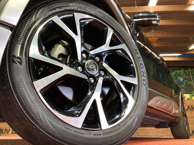 �y�����I�v�V����18�C���`�A���~�z�C�[���z�����I�v�V�����z�C�[���𑕒��B���s���\�̌���ɉ����A�O�ς����X�^�C���b�V���ɂȂ��Ă��܂��B