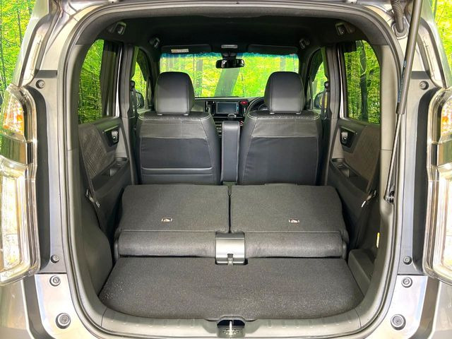 ���i�̂���������ʋ΁A���}���ɏ\���ȉ׎��X�y�[�X���m�ۂ��Ă���܂��B�Z�J���h�V�[�g��|���ƁA�傫�ȉו��̐ύڂ��\�ł���