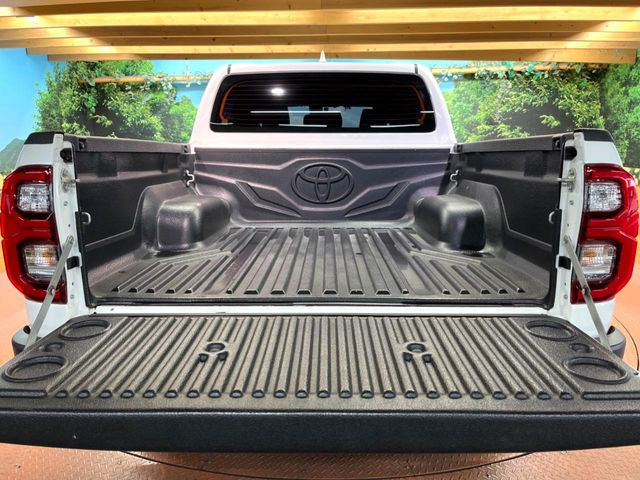 積載量500kgの広々としたデッキは、遊びから仕事まで多用途に使えます。ベッドライナーやトノカバーの取り付けもご相談下さい♪