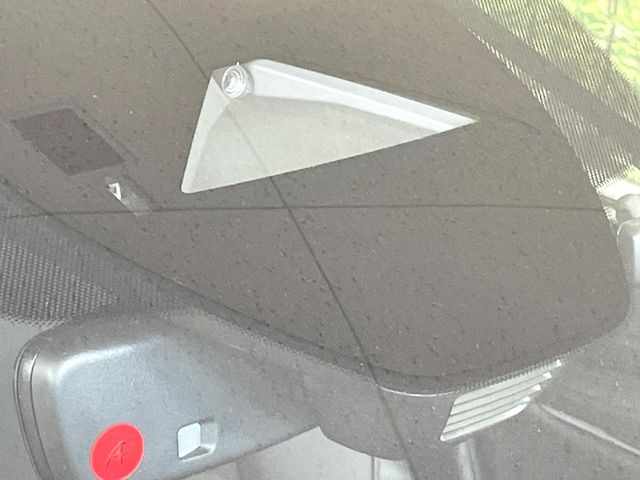 �y�X�}�[�g�u���[�L�T�|�[�g�z���s���ɑO���̎ԗ�����F�����A�Փ˂������Ȏ��͌x��ƃu���[�L�ŏՓˉ���Ɣ�Q�y�����A�V�X�g�B�����S�Ƀh���C�u�����y���݂��������܂��B