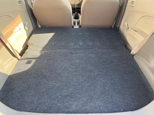 ���i�̂���������ʋ΁A���}���ɏ\���ȉ׎��X�y�[�X���m�ۂ��Ă���܂��B�Z�J���h�V�[�g��|���ƁA�傫�ȉו��̐ύڂ��\�ł���