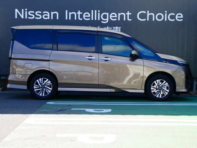 セレナ1.4 e-4ORCE ハイウェイスターV 4WD