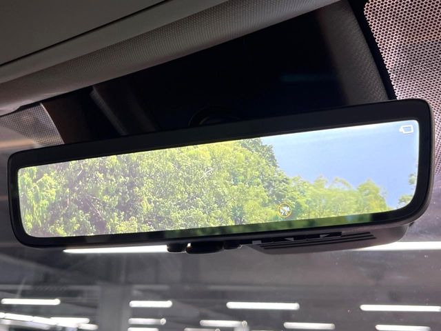 【デジタルインナーミラー】カメラが撮影した車両後方の映像をルームミラー内に表示。クリアな視界で状況の確認が可能です!※ドラレコ機能ご利用には別途SDカードをご用意いただく場合があります。