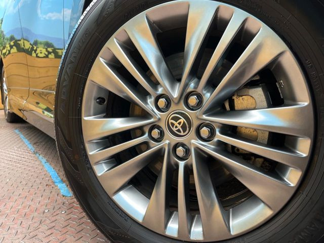 �y����18�C���`�A���~�z�C�[���z�O�ςɃ}�b�`���������A���~�z�C�[���𑕒����Ă���܂��B�e��ЊO�A���~�z�C�[����A�X�^�b�h���X�^�C�����戵�����Ă���܂��B���񂲑��k����������