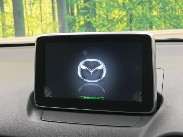 �y8�C���`�}�c�_�R�l�N�g�z�ԓ��̕��͋C�Ƀ}�b�`������^�̃f�B�X�v���C�B�X�}�z�ڑ��ł̃i�r�g�p��Bluetooth�Đ����A�l�X�ȋ@�\���y���߂܂��B�����I�ȃ_�C�������삪�\�ŁA�g��������ǍD�ł��B