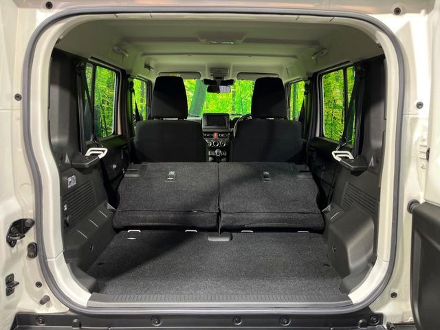 ���i�̂���������ʋ΁A���}���ɏ\���ȉ׎��X�y�[�X���m�ۂ��Ă���܂��B�Z�J���h�V�[�g��|���ƁA�傫�ȉו��̐ύڂ��\�ł���