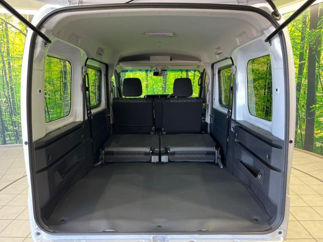 ���i�̂���������ʋ΁A���}���ɏ\���ȉ׎��X�y�[�X���m�ۂ��Ă���܂��B�Z�J���h�V�[�g��|���ƁA�傫�ȉו��̐ύڂ��\�ł���