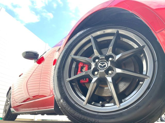 �y����16�C���`�A���~�z�C�[���z�O�ςɃ}�b�`���������A���~�z�C�[���𑕒����Ă���܂��B�e��ЊO�A���~�z�C�[����A�X�^�b�h���X�^�C�����戵�����Ă���܂��B���񂲑��k����������