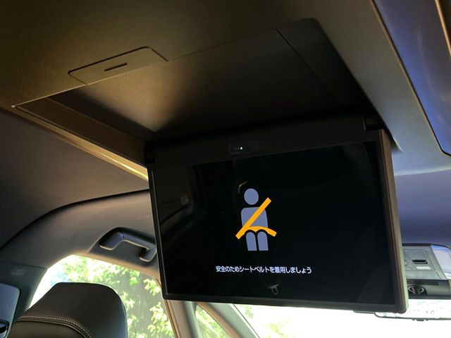 【フリップダウンモニター】大画面モニターで後席でもエンタメをお楽しみいただけます。小さなお子様にも大人気の装備です♪