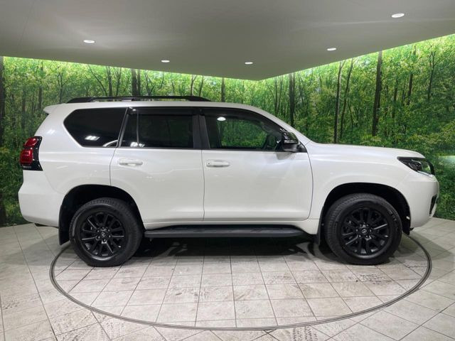 ☆全国のネクステージからお取り寄せが可能※!遠方の店舗に展示してあるクルマが気になる場合も、最寄りの店舗でご覧いただくことが可能です!是非私たちに要望をお聞かせください!※別途費用