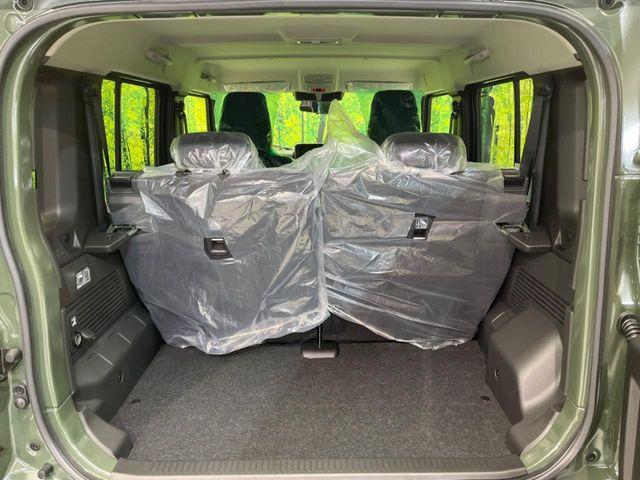 ���i�̂���������ʋ΁A���}���ɏ\���ȉ׎��X�y�[�X���m�ۂ��Ă���܂��B�Z�J���h�V�[�g��|���ƁA�傫�ȉו��̐ύڂ��\�ł���