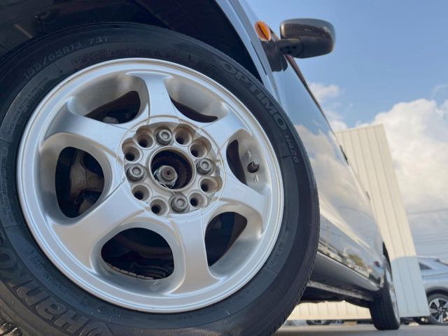 �y�A���~�z�C�[���z�O�ςɃ}�b�`�����A���~�z�C�[���𑕒����Ă���܂��B�e��A���~�z�C�[����A�X�^�b�h���X�^�C�����戵�����Ă���܂��B���񂲑��k����������