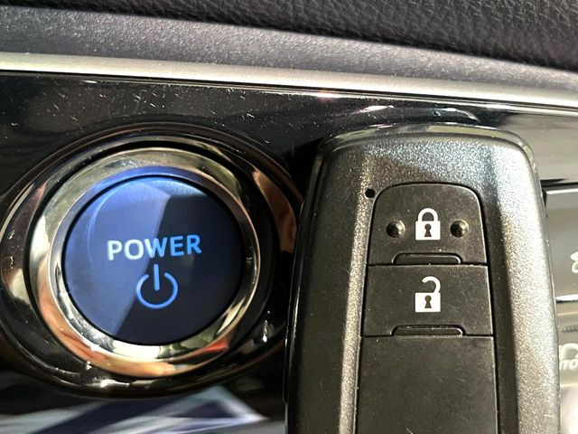 �y�X�}�[�g�L�[�z�J�o����|�P�b�g�ɓ��ꂽ�܂܂ł��h�A�̎{���E�������\�ȃX�}�[�g�L�[�𑕔��B�G���W���̃I���E�I�t�����J�M�����o���K�v����������Ƃ��Ă��֗��ł���