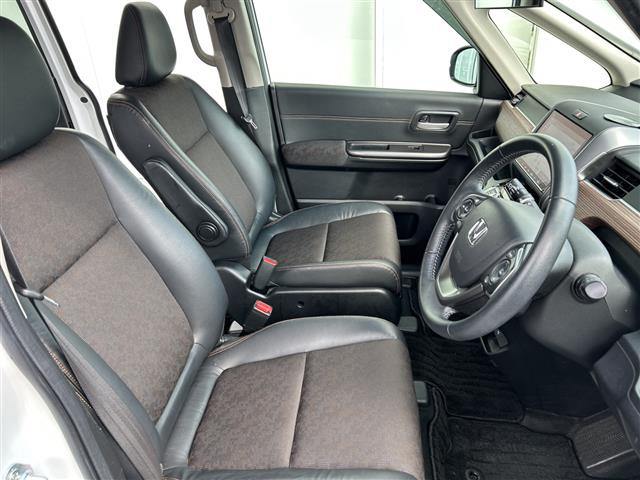 フリード1.5 ハイブリッド クロスター