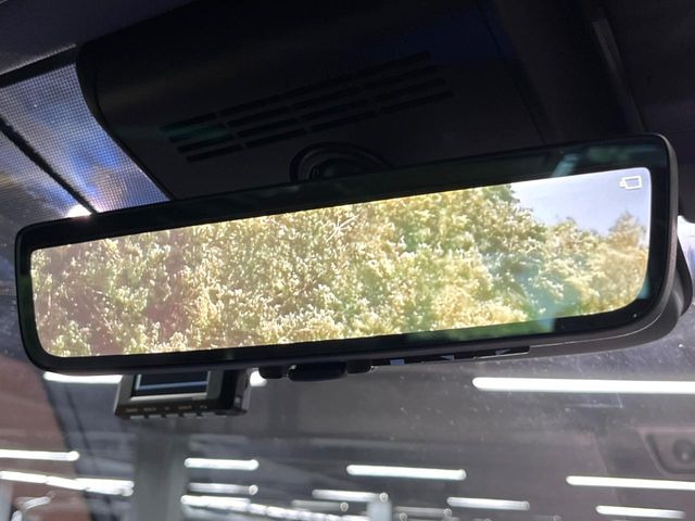 【デジタルインナーミラー】後席の大きな荷物や同乗者で後方が確認しづらい時でも安心!カメラが撮影した車両後方の映像をルームミラー内に表示。クリアな視界で状況の確認が可能です!