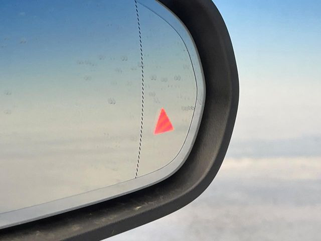 ���u���C���h�A�V�X�g�Z���T�[:���p����̎Ԃ����m���A�h���C�o�[���Ԑ��ύX���s���ۂɁA�x�����Ƌ��ɒ��ӂ𑣂��Ă������S�x���@�\�ł�!