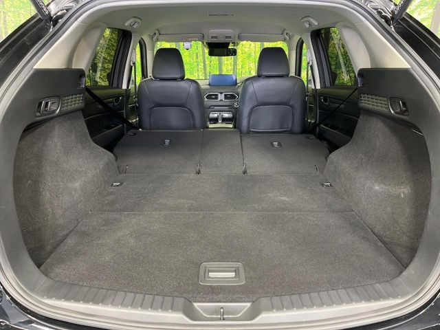 ���i�̂���������ʋ΁A���}���ɏ\���ȉ׎��X�y�[�X���m�ۂ��Ă���܂��B�Z�J���h�V�[�g��|���ƁA�傫�ȉו��̐ύڂ��\�ł���