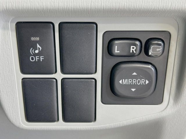 �y�d���i�[�~���[�z�T�C�h�~���[�͓d���i�[���ƂȂ��Ă���A�������ԏ�ł��L�Y�������X�N��}�����܂��B