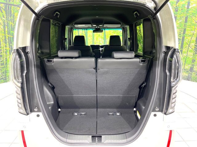 ���i�̂���������ʋ΁A���}���ɏ\���ȉ׎��X�y�[�X���m�ۂ��Ă���܂��B�Z�J���h�V�[�g��|���ƁA�傫�ȉו��̐ύڂ��\�ł���