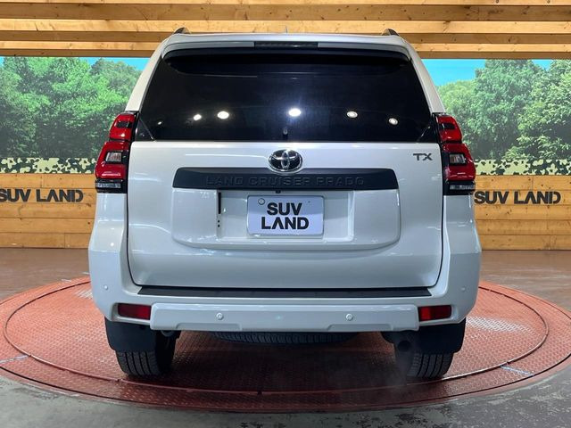 安心の最長10年・走行無制限保証(有償)をご用意。保証内容も充実はもちろん、無料点検&オイル交換や、年中無休の全国・24時間ロードサービスも付帯されておりますのでご安心下さい。