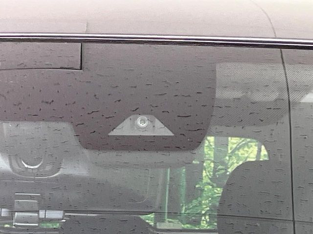 �y�C���e���W�F���g�G�}�[�W�F���V�[�u���[�L�z�t�����g�J�����őO���̎ԗ�����s�҂����m�B�Փ˂������Ȏ��͏Փ˔�Q�y���u���[�L���쓮�A�Փˉ�����T�|�[�g�B�����S�Ƀh���C�u�����y���݂��������܂��B