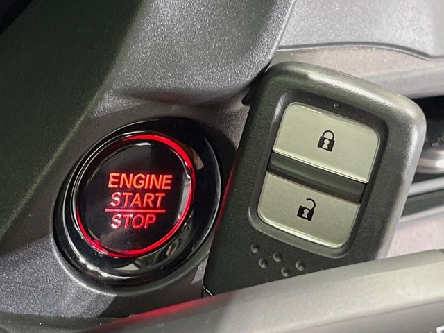 �yHonda�X�}�[�g�L�[�z�J�o����|�P�b�g�ɓ��ꂽ�܂܂ł��h�A�̎{���E�������\�ȃX�}�[�g�L�[�𑕔��B�G���W���̃I���E�I�t�����J�M�����o���K�v����������Ƃ��Ă��֗��ł���