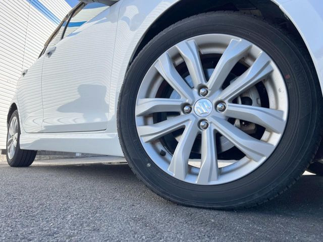 �y�����A���~�z�C�[���z�O�ςɃ}�b�`���������A���~�z�C�[���𑕒����Ă���܂��B�e��ЊO�A���~�z�C�[����A�X�^�b�h���X�^�C�����戵�����Ă���܂��B���񂲑��k����������