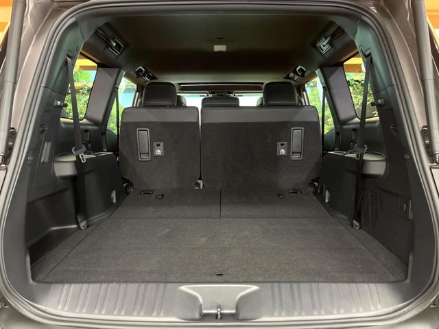 ���i�̂���������ʋ΁A���}���ɏ\���ȉ׎��X�y�[�X���m�ۂ��Ă���܂��B�Z�J���h�V�[�g��|���ƁA�傫�ȉו��̐ύڂ��\�ł���