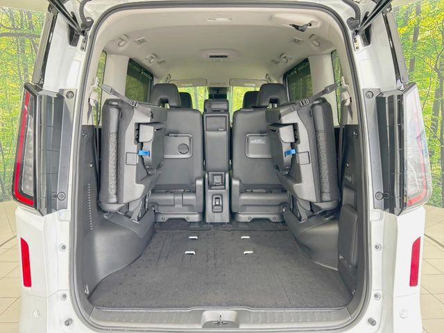 ���i�̂���������ʋ΁A���}���ɏ\���ȉ׎��X�y�[�X���m�ۂ��Ă���܂��B�Z�J���h�V�[�g��|���ƁA�傫�ȉו��̐ύڂ��\�ł���