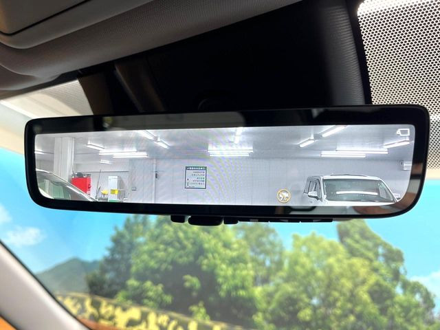 【デジタルインナーミラー】後席の大きな荷物や同乗者で後方が確認しづらい時でも安心!カメラが撮影した車両後方の映像をルームミラー内に表示。クリアな視界で状況の確認が可能です!