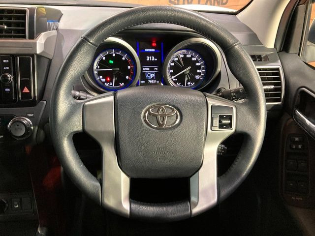 �y�����v�����X�e�A�����O�z�㎿�Ȋv���g�p���邱�ƂŁA��ɂ����������݂ƂĂ��^�]���₷���n���h���ł���