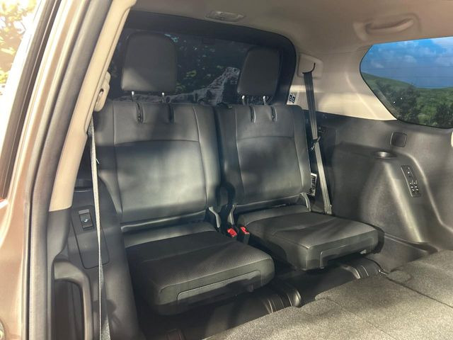 3列目シートはもちろん状態良好☆大人でもゆったりと座って頂けますので、大人数でのお出かけもラクラクです♪ご家族で、気の知れた仲間で、ドライブに行くのが楽しみですね♪
