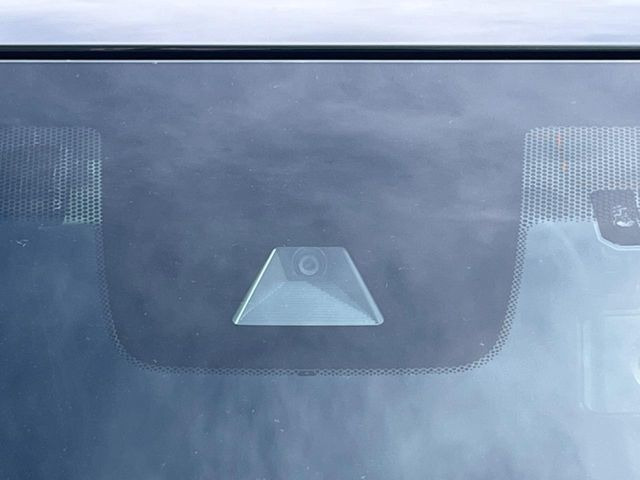 �y�z���_�Z���V���O�z���s���ɑO���̎ԗ�����F�����A�Փ˂������Ȏ��͌x��ƃu���[�L�ŏՓˉ���Ɣ�Q�y�����A�V�X�g�B�����S�Ƀh���C�u�����y���݂��������܂��B