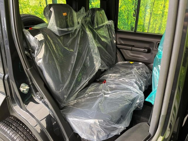 高品質なオリジナルフロアマットもオプションにてご用意しております。お好きなデザインやカラーをお車に合わせて選んでいただくことができます♪