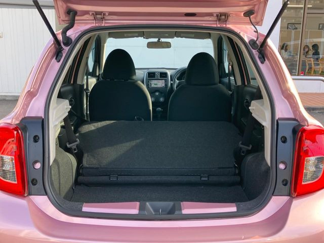 ���i�̂���������ʋ΁A���}���ɏ\���ȉ׎��X�y�[�X���m�ۂ��Ă���܂��B�Z�J���h�V�[�g��|���ƁA�傫�ȉו��̐ύڂ��\�ł���