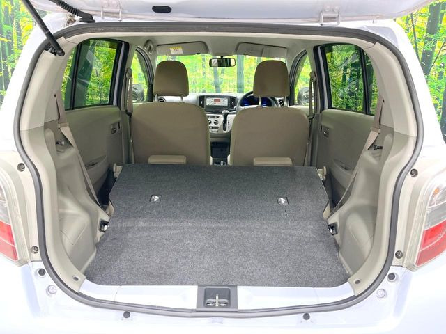 ���i�̂���������ʋ΁A���}���ɏ\���ȉ׎��X�y�[�X���m�ۂ��Ă���܂��B�Z�J���h�V�[�g��|���ƁA�傫�ȉו��̐ύڂ��\�ł���