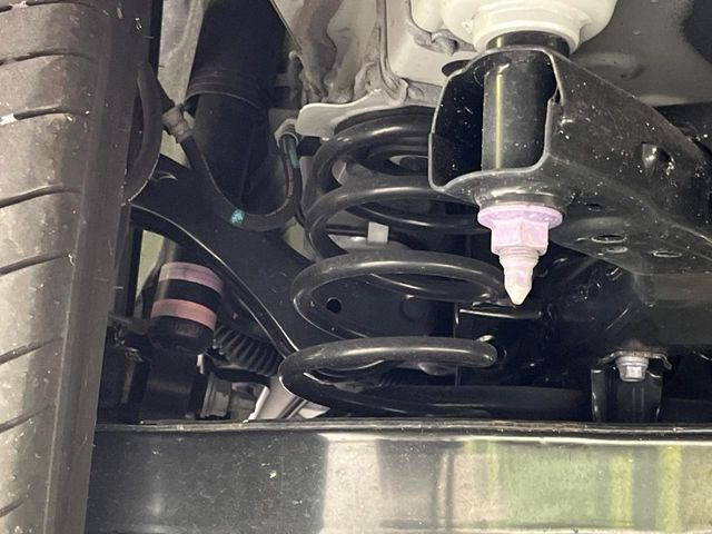 お車を安心してお乗りいただく為には、足回りの定期点検が欠かせません。サービスサポート(有償保証)では無料点検もご提供しており、安心のカーライフをお過ごしいただけるサポート体制が整っています。下回りがき