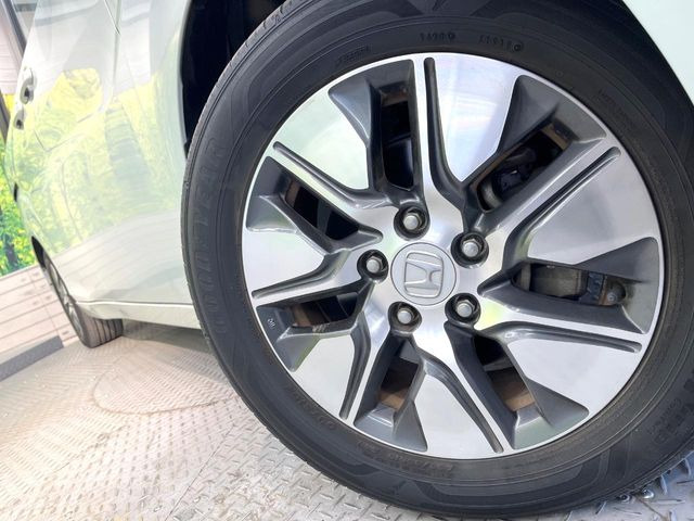 �y����16�C���`�A���~�z�C�[���z�O�ςɃ}�b�`���������A���~�z�C�[���𑕒����Ă���܂��B�e��ЊO�A���~�z�C�[����A�X�^�b�h���X�^�C�����戵�����Ă���܂��B���񂲑��k����������