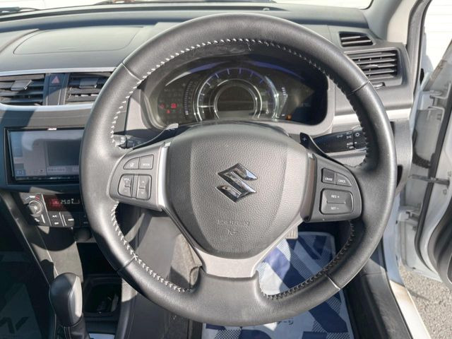 �y�����v�����X�e�A�����O�z�㎿�Ȋv���g�p���邱�ƂŁA��ɂ����������݂ƂĂ��^�]���₷���n���h���ł���