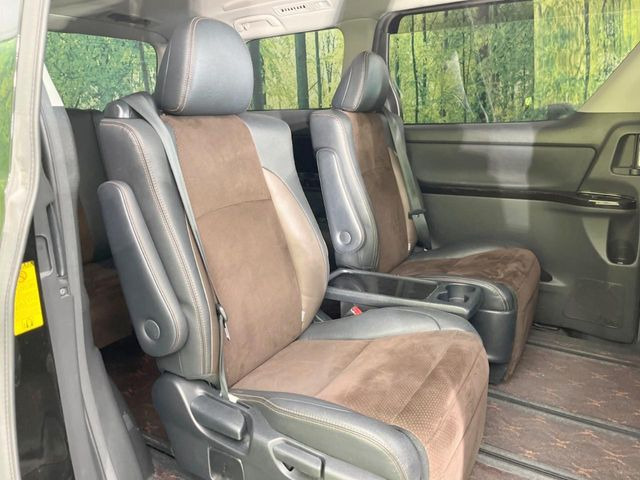 後部座席も気になるようなキズ・汚れやへたり等、大きなダメージはなく、良好な状態です。